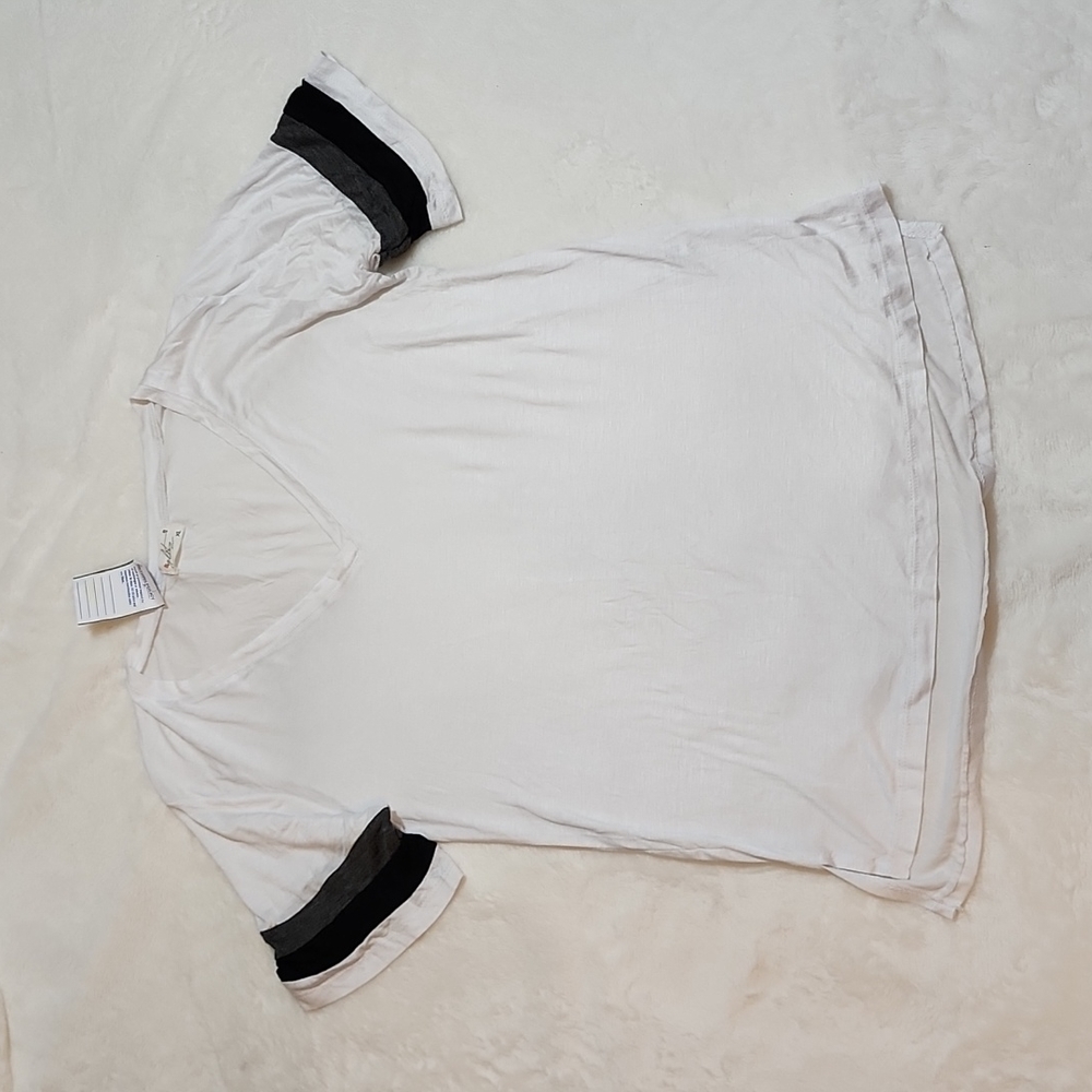 Glitz v-neck varsity shirt